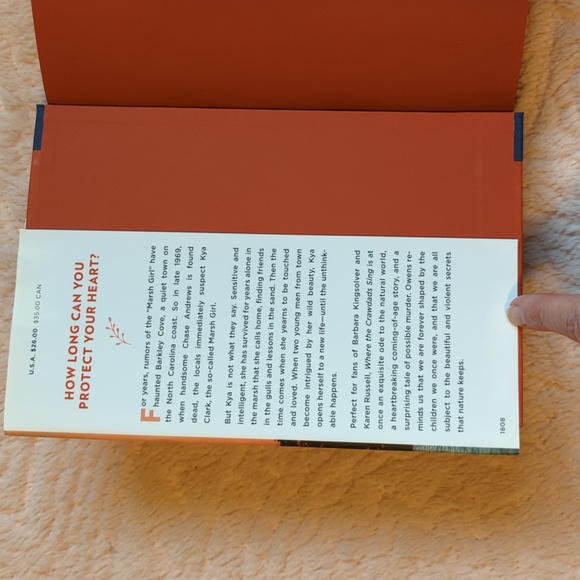 EUC Where the Crawdads Sing Hardcover Novel - Picture 3 of 5